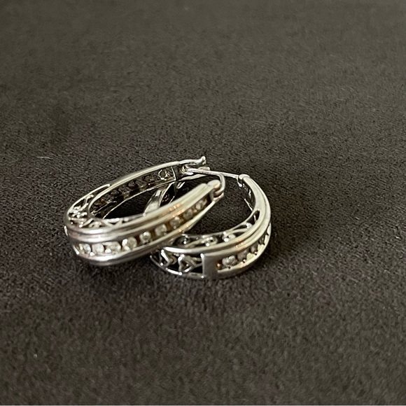 Elegant Sterling Silver 1/4 cttw Natural Diamond Hoop Earrings - Picture 5 of 9